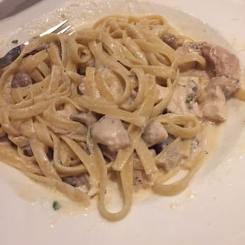 Stalla - Fettuccini Alfredo with mushrooms and chicken. - Italian Near Me - Biloxi, Mississippi Stalla - Fettuccini Alfredo with mushrooms and chicken. - Italian Near Me - Biloxi, Mississippi