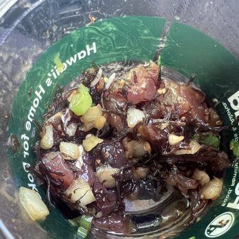 Foodland - Almost pau pound of FRESH Ahi limu with green onion and Maui onions *chefs kiss - Grocery Near Me - Haleiwa, Hawaii