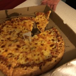 Stageline Pizza - Pepperoni pizza (pepperoni is under the layer of cheese)