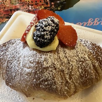Il Pirata delle Cinque Terre - Fresh fruit croissant. - Italian Near Me - Vernazza, SP