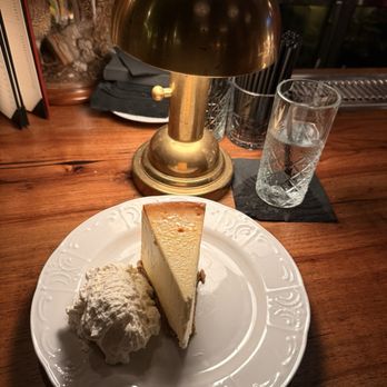 VanHorn's - Cheesecake apparently comes in from Bronx, NY. - Steakhouses Near Me - Austin, Texas