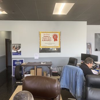Broadway Tire and Auto Service - Front desk - Tires Near Me - Pawtucket, Rhode Island