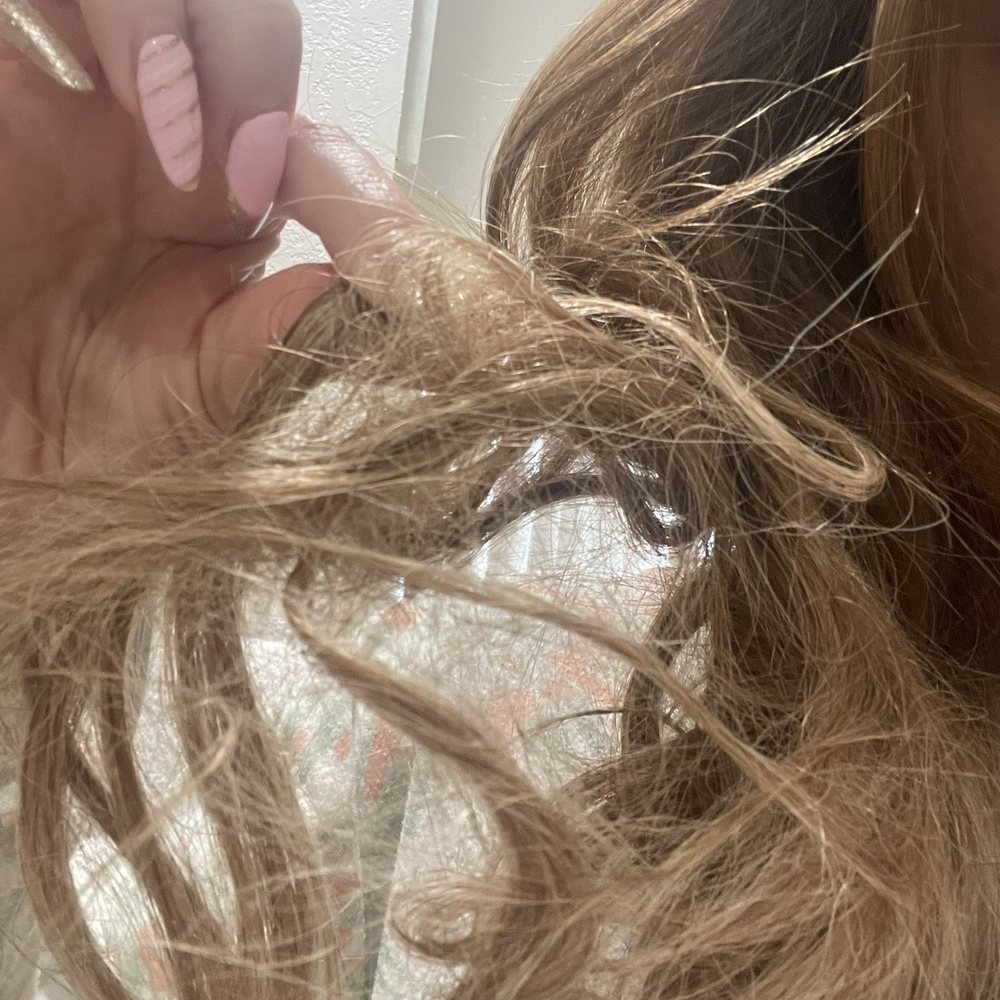 Valencia Hair Extensions - El cabello a un mes de la aplicación - Hair Extensions Near Me - Lynwood, California