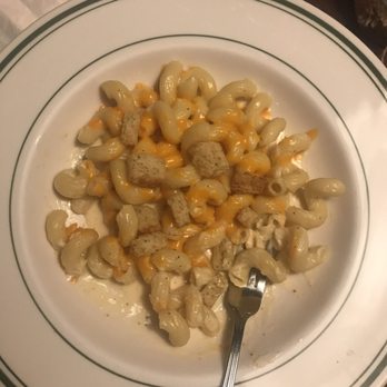 Le Bob - a plate of macaroni and cheese - Burgers Near Me - Trois-Rivières, Quebec Le Bob - a plate of macaroni and cheese - Burgers Near Me - Trois-Rivières, Quebec
