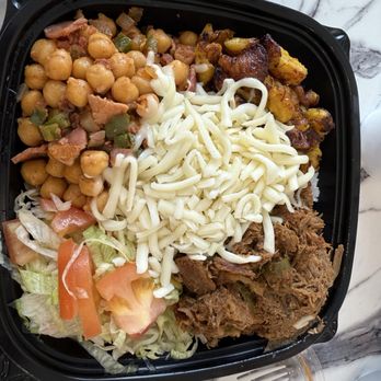 La Diosa Bakery - Bowl with ropa vieja, garbanzos, salad, and plantains over rice. - Bakeries Near Me - Homestead, Florida