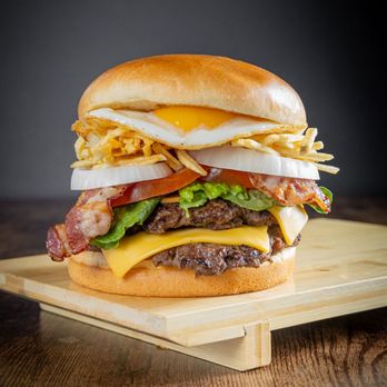 Todo Massas -  bacon cheeseburger on a wooden board - Venezuelan Near Me - Orlando, Florida