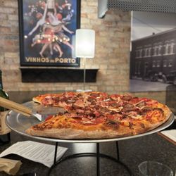 Howell's MainStreet Winery & Pizzeria - Gotti pizza