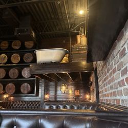 Volstead House Whiskey Bar and Speakeasy, Eagan - Decor