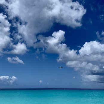 Maho Beach Sint Maarten - Another plane arriving in the distance - Beaches Near Me Maho Beach Sint Maarten - Another plane arriving in the distance - Beaches Near Me