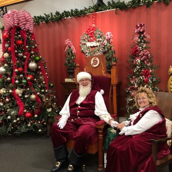 North Pole Alaska - The Christmas couple - Parks Near Me - North Pole, Alaska