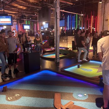 Puttshack - Denver - Mini Golf Near Me - Denver, Colorado