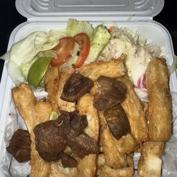 3 Amigas Pupuseria - G. Plato De Yuca Frita Con Chicharrón - Salvadoran Near Me - Stockton, California 3 Amigas Pupuseria - G. Plato De Yuca Frita Con Chicharrón - Salvadoran Near Me - Stockton, California