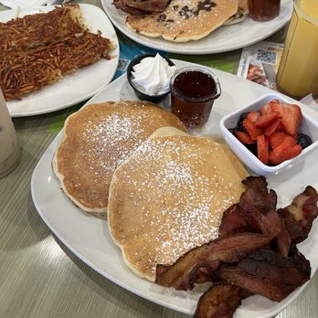Jimmy's Egg - Chocolate chip pancakes & Berry Berry Pancake  Combo - Breakfast & Brunch Near Me - Temple, Texas