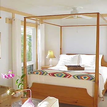 Fire Mountain Resort & Spa - Pencil Post bed in Red Thunder - Vacation Rentals Near Me - Highlands, North Carolina Fire Mountain Resort & Spa - Pencil Post bed in Red Thunder - Vacation Rentals Near Me - Highlands, North Carolina