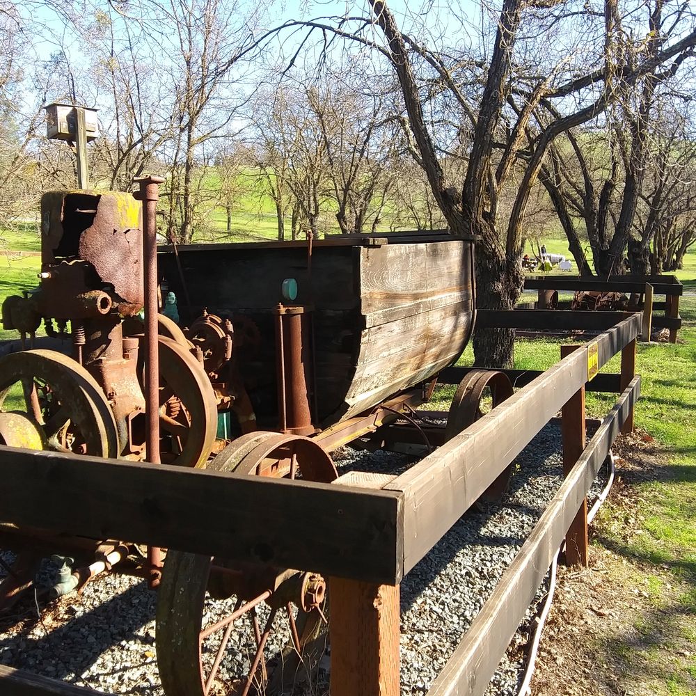 Sugarloaf Open Space - Old orchard equipment for view. The sign says "HANDS OFF". - Hiking Near Me - Walnut Creek, California Sugarloaf Open Space - Old orchard equipment for view. The sign says "HANDS OFF". - Hiking Near Me - Walnut Creek, California