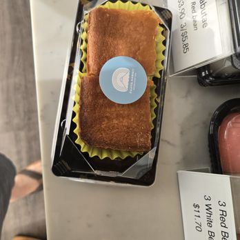 Fujiya Hawaii - Butter mochi was so ono, good thing I only bought 2 pieces - Candy Stores Near Me - Honolulu, Hawaii
