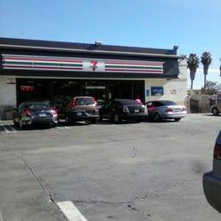 7-Eleven - 7 11 from outside