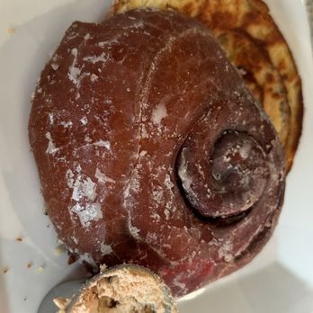Donut Villa - Arlington - Cinnamon roll - Grilled Cinnamon Roll - Coffee & Tea Near Me - Arlington, Massachusetts