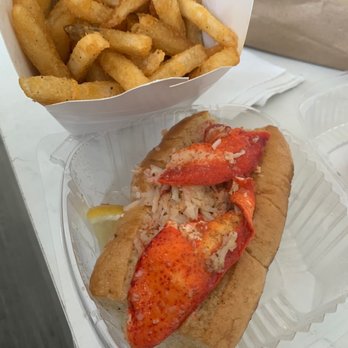 Fat Cheeks Hawaii - Lobster Roll with side fries - Sandwiches Near Me - Honolulu, Hawaii Fat Cheeks Hawaii - Lobster Roll with side fries - Sandwiches Near Me - Honolulu, Hawaii