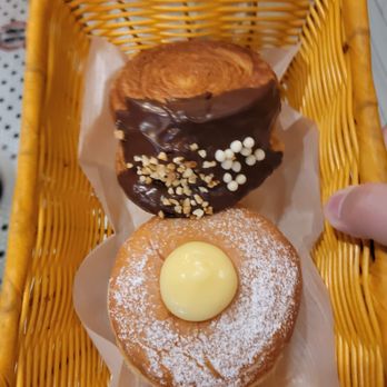 Zeppola Bakery - Basket w/ goodies - Bakeries Near Me - New York, New York Zeppola Bakery - Basket w/ goodies - Bakeries Near Me - New York, New York