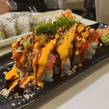 Friends Sushi - Umi roll - Sushi Bars Near Me - Chicago, Illinois Friends Sushi - Umi roll - Sushi Bars Near Me - Chicago, Illinois