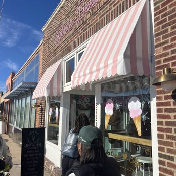 Sylvie Dee’s - Ice Cream & Frozen Yogurt Near Me - Webster Groves, Missouri Sylvie Dee’s - Ice Cream & Frozen Yogurt Near Me - Webster Groves, Missouri