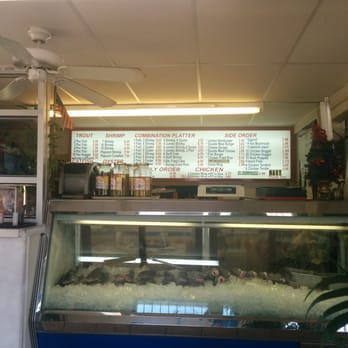 Navy Seafood - a fish display in a restaurant - Seafood Near Me - Houston, Texas