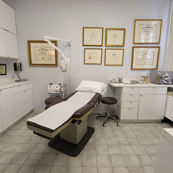 Armand V. Simone, MD - Cosmetic Surgeons Near Me - New York, New York Armand V. Simone, MD - Cosmetic Surgeons Near Me - New York, New York