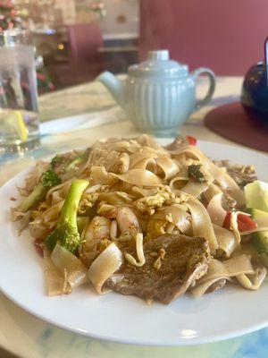 Ling's Asian Cuisine by null