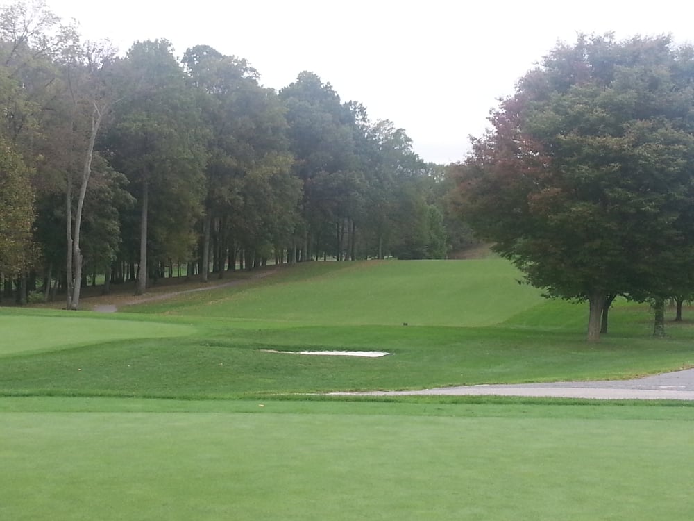 The Racquet Club At Hobbit's Glen Logo