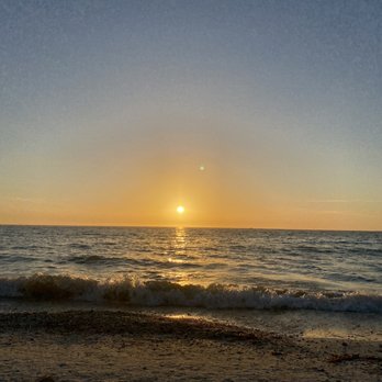 Tropical Beach Resorts - Tropical Beach Resort Private beach sunset - Resorts Near Me - Siesta Key, Florida Tropical Beach Resorts - Tropical Beach Resort Private beach sunset - Resorts Near Me - Siesta Key, Florida