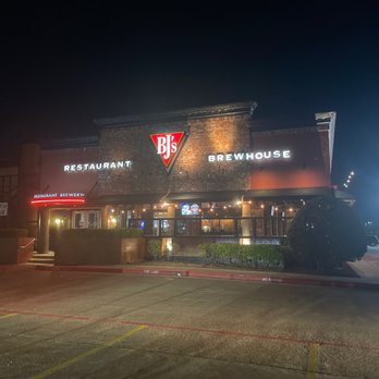 BJ's Restaurant & Brewhouse - New American Near Me - Webster, Texas