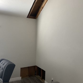 Richie’s Drywall Construction - Before of the bedroom - Drywall Installation & Repair Near Me Richie’s Drywall Construction - Before of the bedroom - Drywall Installation & Repair Near Me
