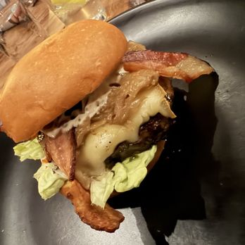 Le Garage - Pretty tasty looking burger. - French Near Me - Sausalito, California Le Garage - Pretty tasty looking burger. - French Near Me - Sausalito, California