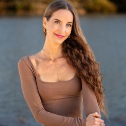 Melody Revnak Portraits - Beautiful Outdoor Portrait