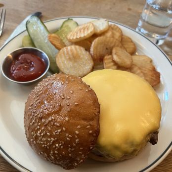 Red Hook Tavern - Dry Aged Cheeseburger - American Near Me - Brooklyn, New York Red Hook Tavern - Dry Aged Cheeseburger - American Near Me - Brooklyn, New York