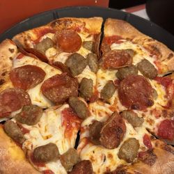 Greek's Pizzeria