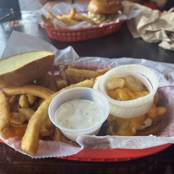 Beth's Burger Bar - Mac-N-Mac N Cheese Burger - Burgers Near Me - Orlando, Florida Beth's Burger Bar - Mac-N-Mac N Cheese Burger - Burgers Near Me - Orlando, Florida
