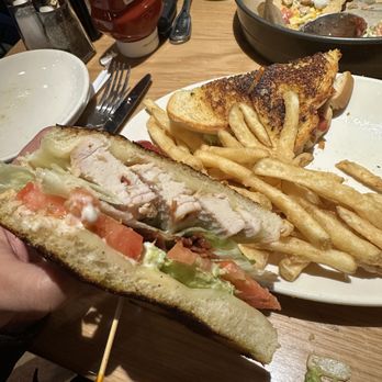 BJ's Restaurant & Brewhouse - Californian Chicken Club - Pizza Near Me - Newark, California