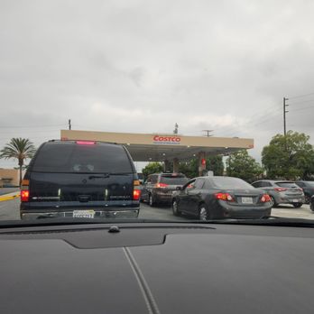 Costco Gas - Just waiting...6 pumps, 12 nozzles. - Gas Stations Near Me - Hawthorne, California
