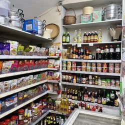 Thai Asian food shop - Curries and spices