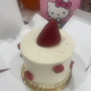Hello Kitty Cafe - The strawberry cake - Cafes Near Me - Irvine, California Hello Kitty Cafe - The strawberry cake - Cafes Near Me - Irvine, California