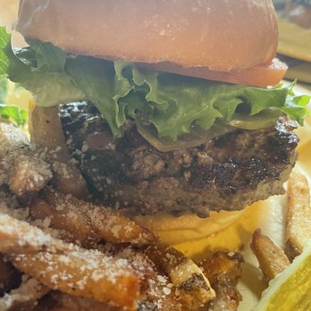 Oscar's Pub & Grill - Generous burger prepared well. - New American Near Me - Milwaukee, Wisconsin Oscar's Pub & Grill - Generous burger prepared well. - New American Near Me - Milwaukee, Wisconsin