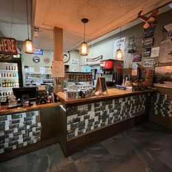 IVY Bear Family Pizzeria - No staff to be found anywhere, no one cooking in the kitchen, no smell of pizza...