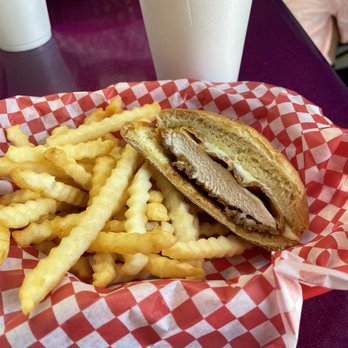 Billy Bob's Dairyland - Fried chicken breast sandwich with mayonnaise - Burgers Near Me - Branson, Missouri Billy Bob's Dairyland - Fried chicken breast sandwich with mayonnaise - Burgers Near Me - Branson, Missouri