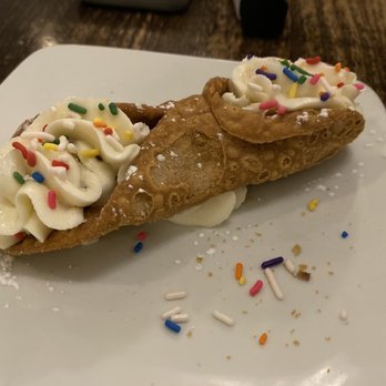 Juliana's - Carol 's cannoli - Pizza Near Me - Brooklyn, New York Juliana's - Carol 's cannoli - Pizza Near Me - Brooklyn, New York