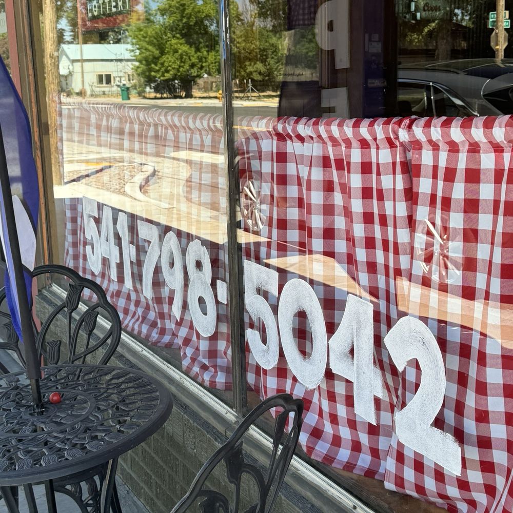 Pappy Gander - Outside seating in the shade watching the cars roll by. - Burgers Near Me - Merrill, Oregon Pappy Gander - Outside seating in the shade watching the cars roll by. - Burgers Near Me - Merrill, Oregon
