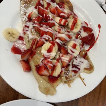 Brunch Cafe-Deerfield - Strawberry Banana crepe - Breakfast & Brunch Near Me - Deerfield, Illinois