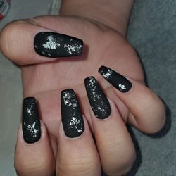 Bliss Nails & Spa - Black dip with matte foil on top