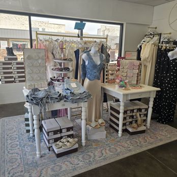 Presley Jay Boutique - Shirts shorts and shoes - Women's Clothing Near Me - Claremore, Oklahoma Presley Jay Boutique - Shirts shorts and shoes - Women's Clothing Near Me - Claremore, Oklahoma